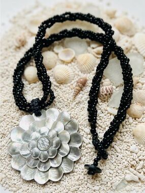Vintage Hawaiian Carved Black Lip Mother of Pearl Flower Necklace
